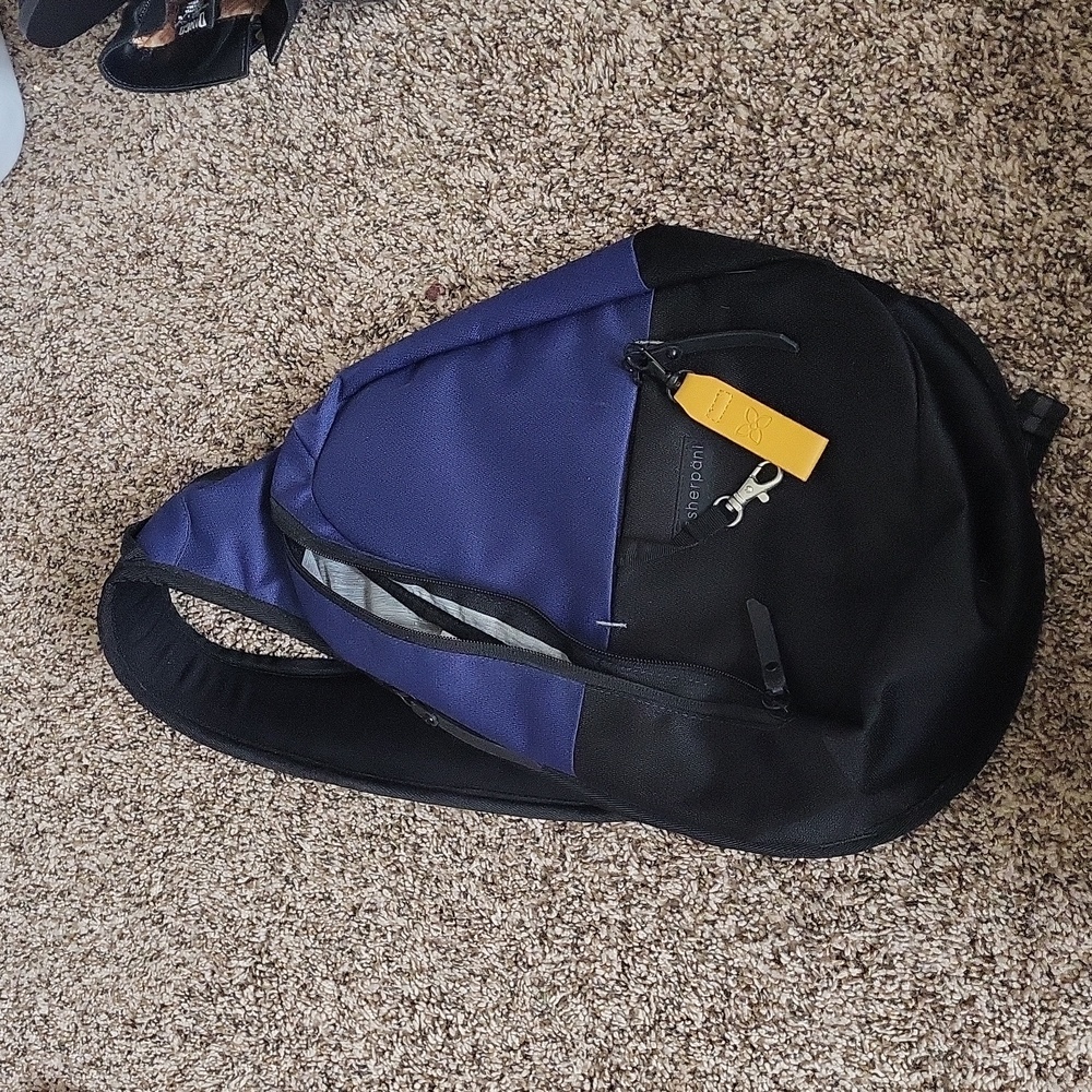 NWOT Sherpani Sling Purse